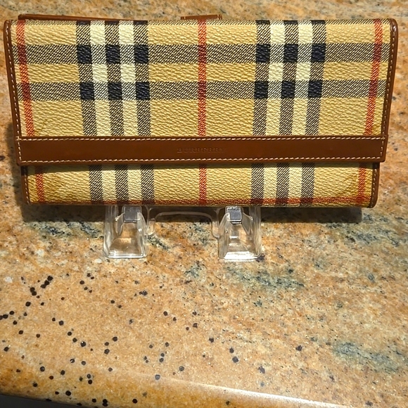 Burberry Long Snap Wallet - Picture 1 of 7